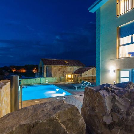 ザトンFabulous House B With Outdoor Poolアパートメント エクステリア 写真
