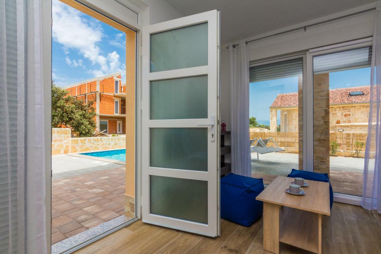 ザトンFabulous House B With Outdoor Poolアパートメント エクステリア 写真