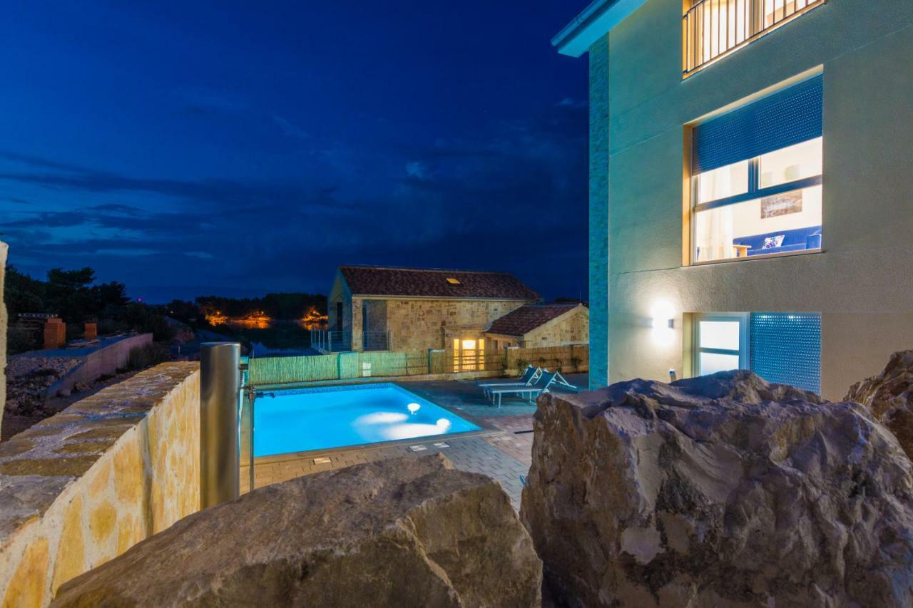 ザトンFabulous House B With Outdoor Poolアパートメント エクステリア 写真