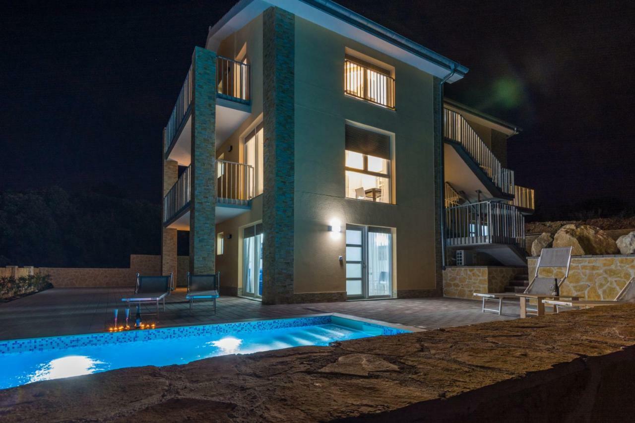 ザトンFabulous House B With Outdoor Poolアパートメント エクステリア 写真