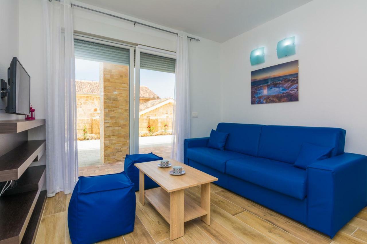 ザトンFabulous House B With Outdoor Poolアパートメント エクステリア 写真